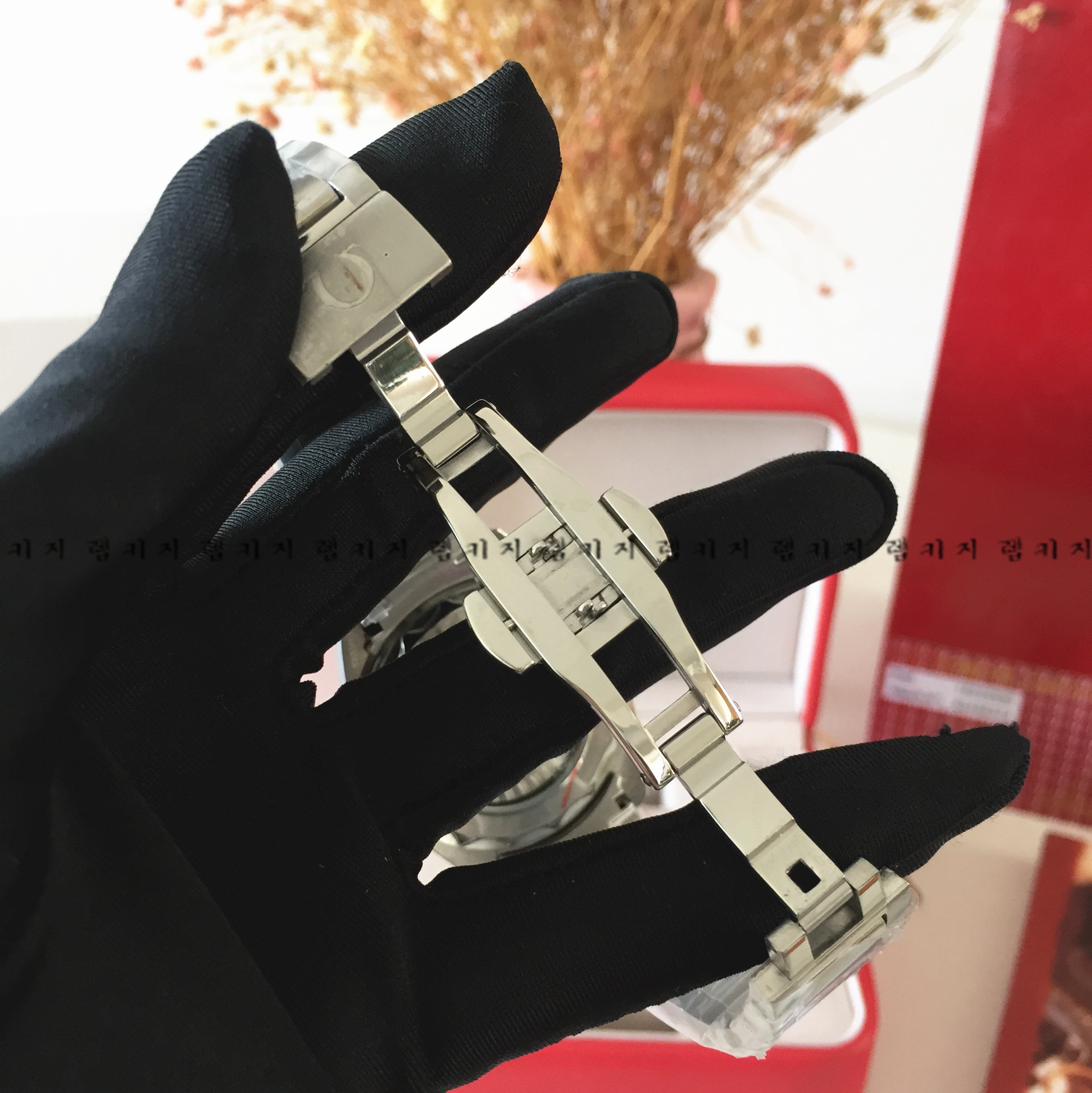 오메가 아쿠아테라 화이트 다이얼 메탈시계